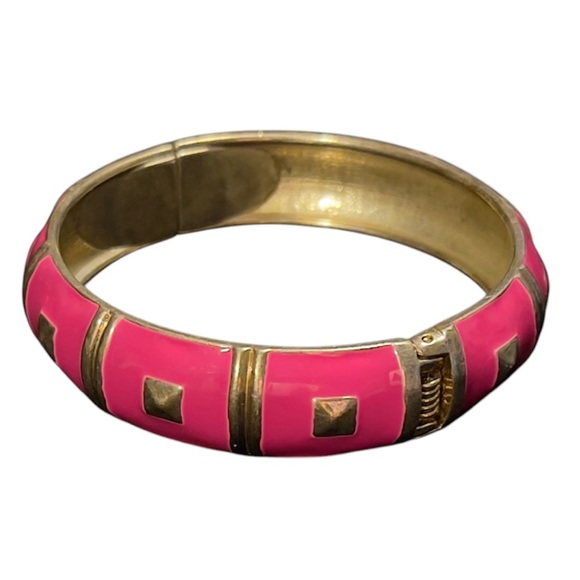 ✨Vintage Goldtone Pink Enamel Hinged Snap Bracelet✨ - Picture 1 of 5